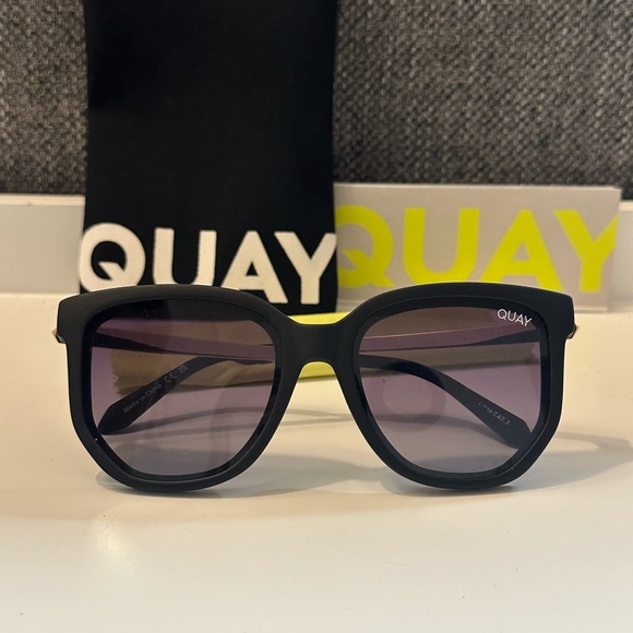 Quay Australia Accessories - QUAY Coffee Run Sunglasses Black Frame with Polarized Gradient Lenses